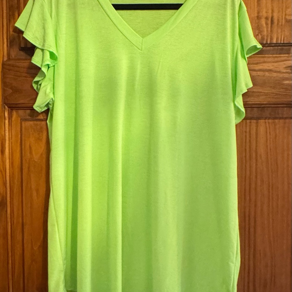 HEIMISH USA Women’s 3X (no size tag) Lime Green Flutter Sleeve Top EUC PtoP -25”